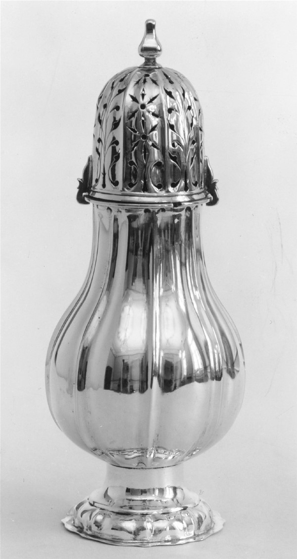 Sukkerstrøbøsse, sølv. Stjålet ved sølvtyveri 1972